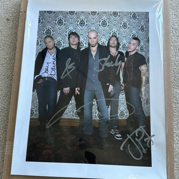New Authentic Daughtry 10x13 signed in front of me during Meet & Greet